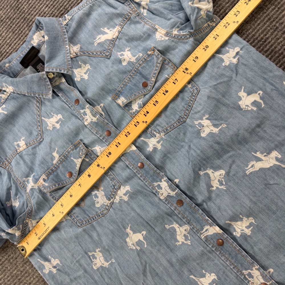 Wrangler Light Blue Denim Button-Down Western Shirt with White Horse Print - Picture 8 of 11